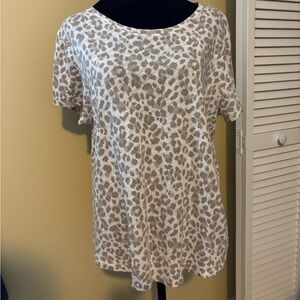 Old Navy Beige Leopard Print Short Sleeve Tee on White